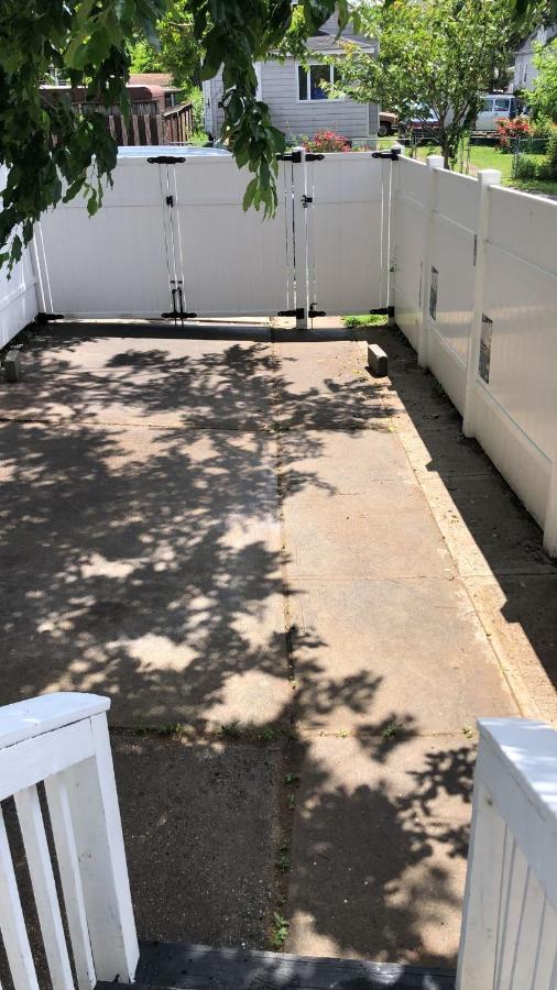 Cozzy Room With Private Entrance And Drive Way นิวยอร์ก ภายนอก รูปภาพ